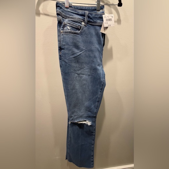 American Eagle 🦅 Next Level Low-Rise Kick Bootcut Jean - Picture 2 of 5